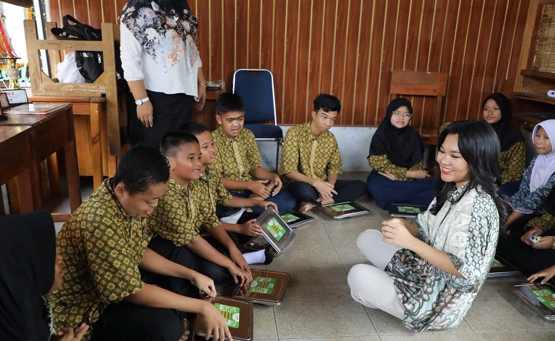 Cahaya Manthovani, Ketua Yayasan Inklusi Pelita Bangsa (YIPB) melanjutkan program Makan Bergizi Gratis di Assalam 01 di Ciater, Serpong, pada Rabu (18/6/2025).