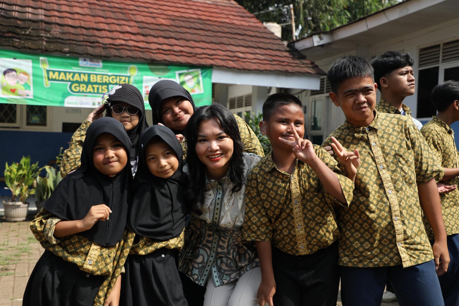 Cahaya Manthovani, Ketua Yayasan Inklusi Pelita Bangsa (YIPB) melanjutkan program Makan Bergizi Gratis di Assalam 01 di Ciater, Serpong, pada Rabu (18/6/2025).